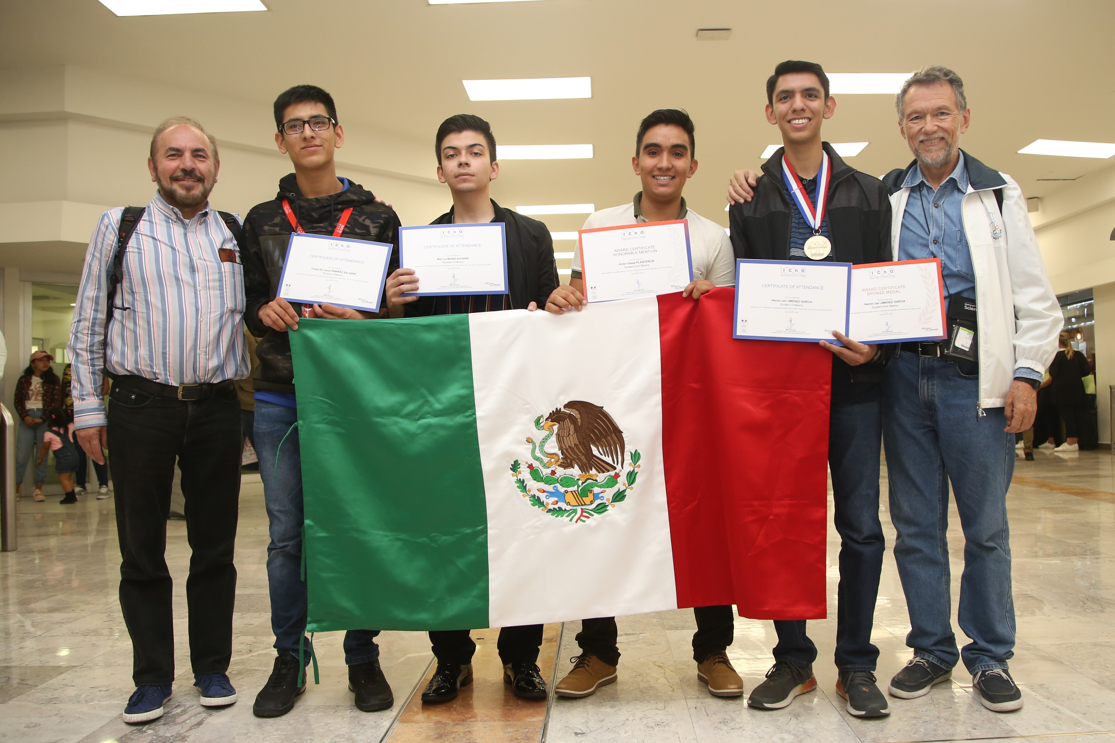 El equipo que representó a México en la 51ª Olimpiada Internacional de Química, que se realizó del 21 al 30 de julio de 2019 en París, Francia. 